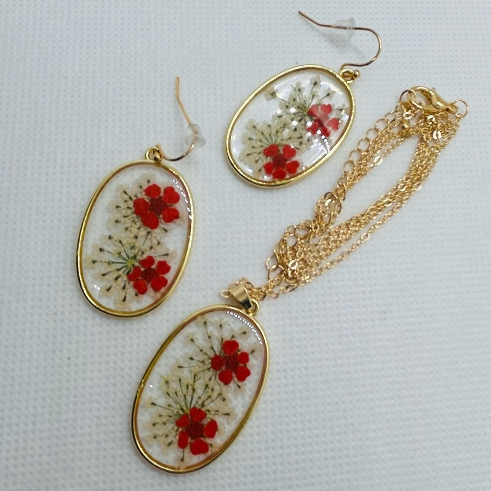 Handmade Dried Flowers resin earrings, pendant w/necklace red & white flowers